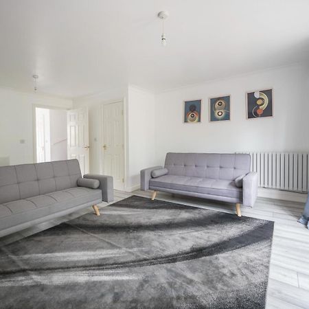 Maidstone Villa 3 Bedroom Free Sports Channels,Parking Sleeps 7 ภายนอก รูปภาพ