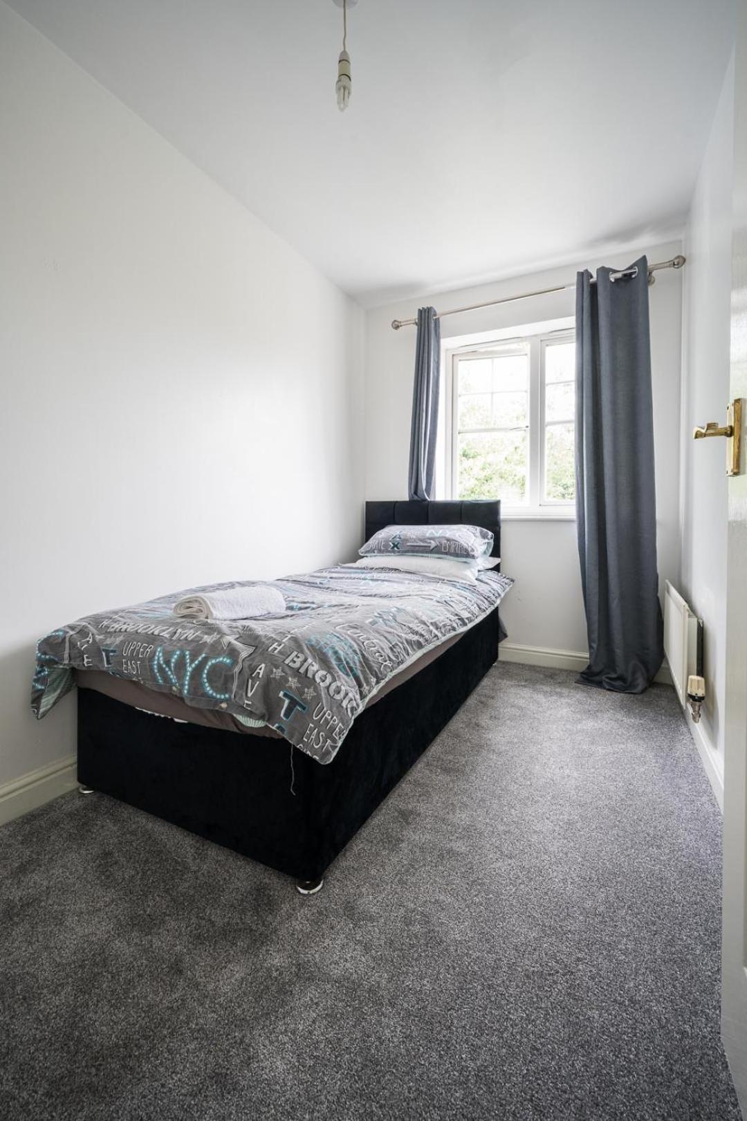 Maidstone Villa 3 Bedroom Free Sports Channels,Parking Sleeps 7 ภายนอก รูปภาพ