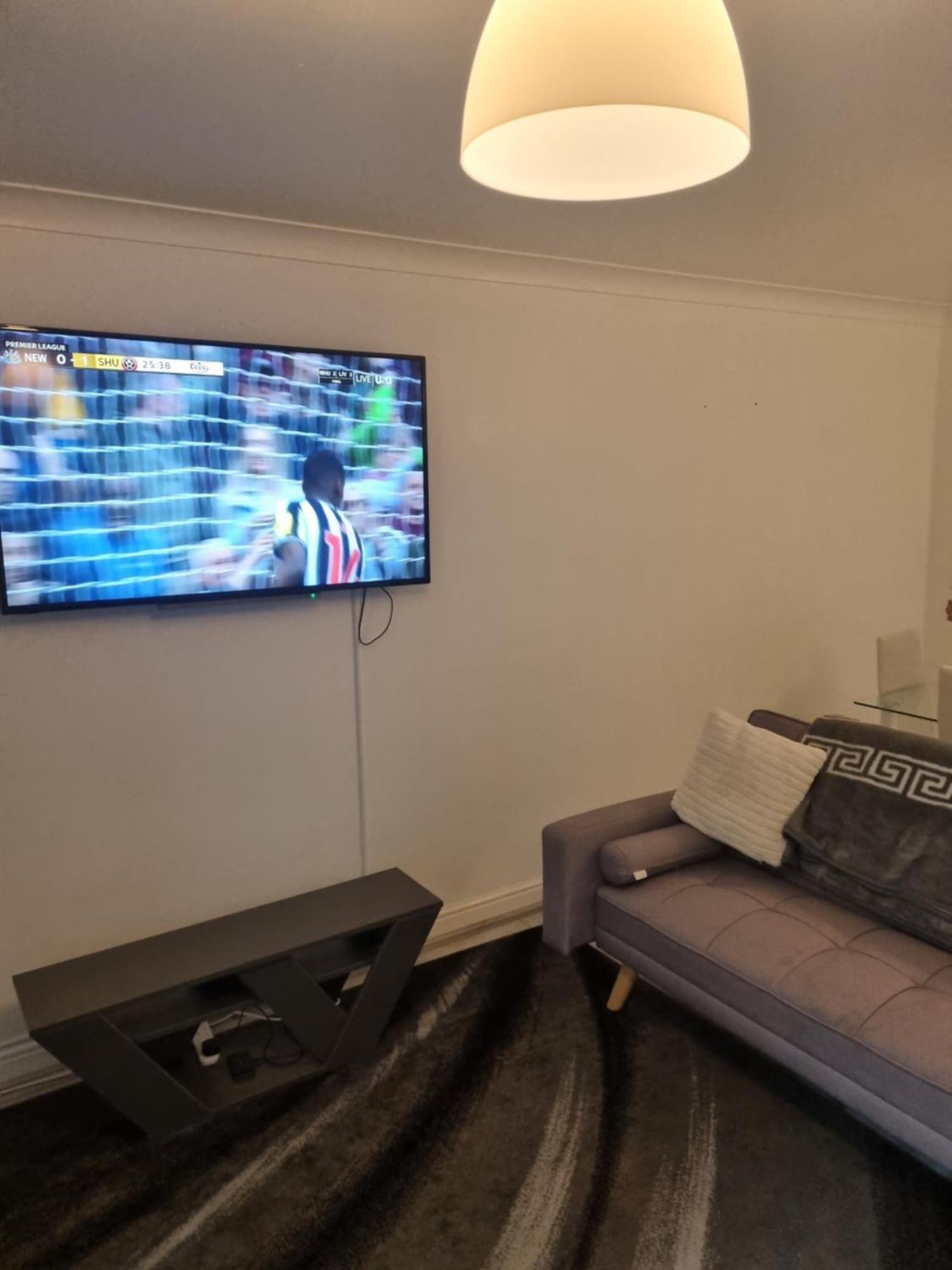 Maidstone Villa 3 Bedroom Free Sports Channels,Parking Sleeps 7 ภายนอก รูปภาพ